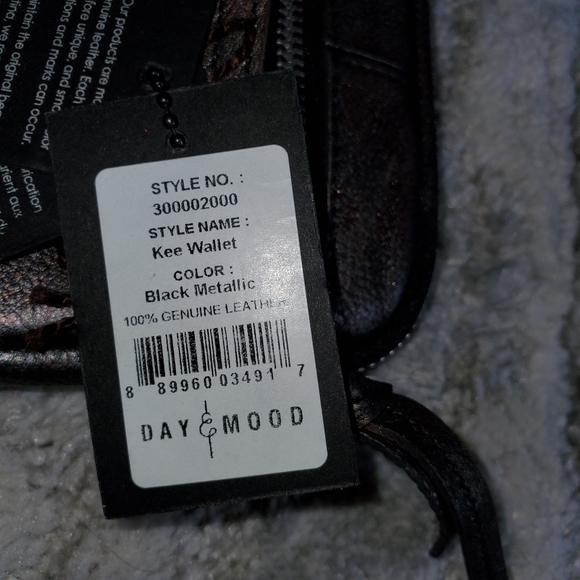 Day & Mood Kee Wallet - Picture 2 of 6